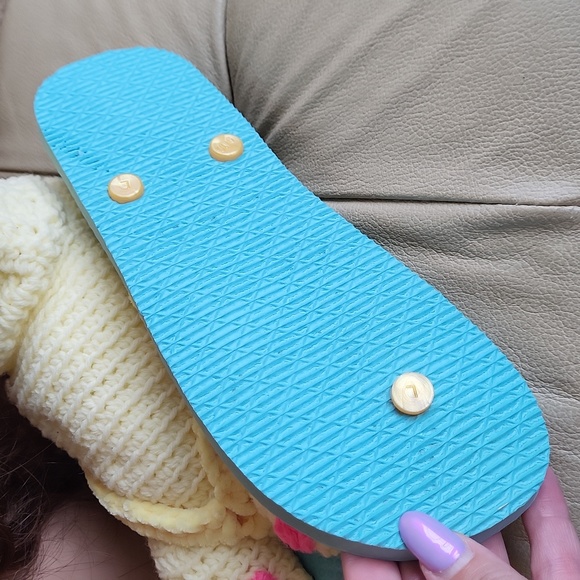 2 piece bundle, Flip flop shoe, scrunchie, handcrafted crochet,yellow blue white - Picture 4 of 11